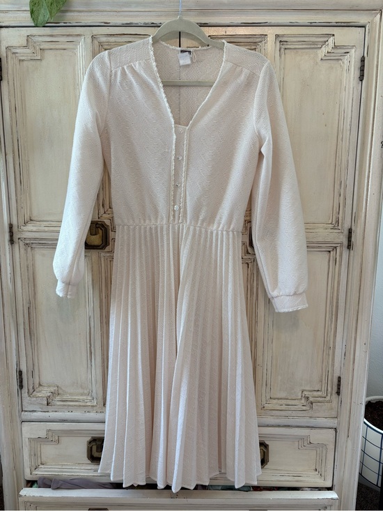 Montgomery Ward Dresses & Skirts - Women's Cream Long-Sleeve Pleated Midi Dress Vintage Montgomery Ward